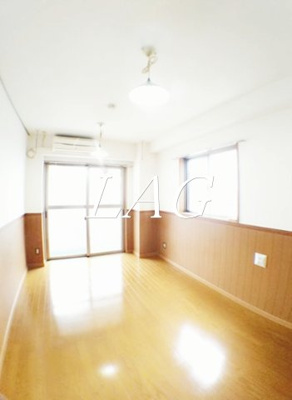 【居間・リビング】 | ビラ島津山ビル | 洋室のお部屋です。