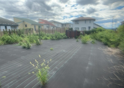 【庭】 | 宇津木町新築戸建 | 庭のある家に住むことのメリットとして、子どもたちの遊び場を確保できること、ガーデニングや家庭菜園を楽しめること、明るさを確保できることがあります。また、配置を工夫することでプライバシーが確保できます。