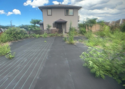 【玄関】 | 宇津木町新築戸建 | 玄関は、狭すぎると複数人で使いにくく、広すぎても無駄な空間になりがちです。最低2畳を目安にして、家の広さとの兼ね合いや家族の人数を考慮して決めるとよいでしょう。現地を見学して快適な玄関を選びましょう！