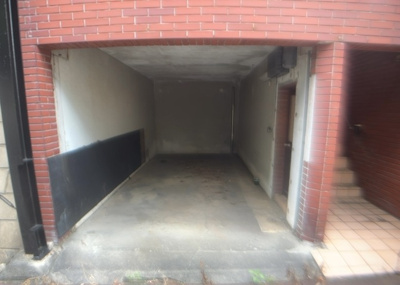【駐車場】 | 宇津木町新築戸建 | 駐車場と明記されていても、最小スペースでつくられた駐車場だと大型車は駐車できなかったり、出入りしにくくなったりする可能性があります。お車のサイズと購入したい物件の駐車場のサイズを現地で確認しましょう。