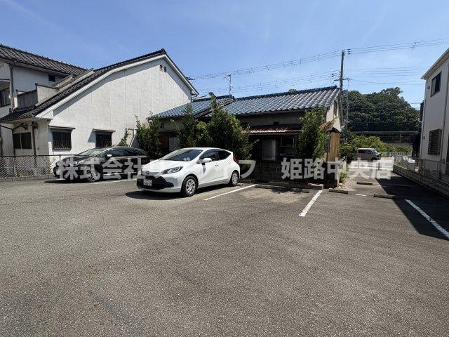 メゾン　クレール ２番館の駐車場