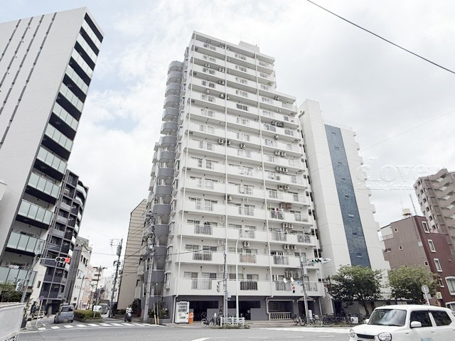【外観】 | ノバ浅草 | 青空によく映える建物です。手入れの行き届いた外壁やマンション正面エントランスなど、綺麗な姿をぜひ一度、現地にてご覧ください。～即日のご見学可能～　お問合せはお気軽にどうぞ。
