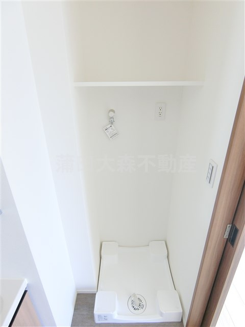 XEBEC(ジーベック大鳥居Ⅱの設備|棚付きの室内洗濯機置き場
