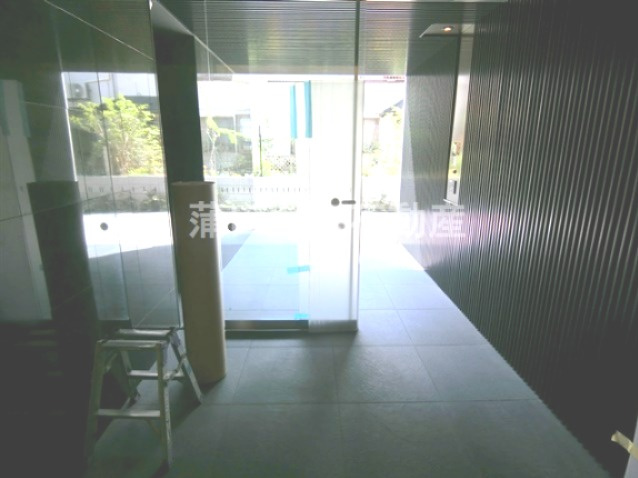 XEBEC(ジーベック大鳥居Ⅱのエントランス