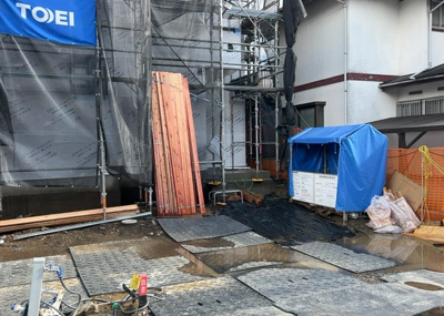 【バルコニー】 | 北野台新築戸建 | バルコニーは、室外の専用スペースのうち、「屋根がなく開放された空間」であるものを指します。ベランダより広いタイプのものが多く、日当たりもよいため家庭菜園などを楽しみたい人にとって適した環境となります。