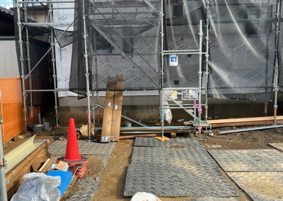 【発電・温水設備】 | 北野台新築戸建 | 省エネ給湯器とは従来型の給湯器より熱効率が高く、少ない燃料でたくさんのお湯を沸かすことが出来る高効率な給湯器のことを指します。また、省エネ給湯器には種類があり、利便性や効果なども様々です。