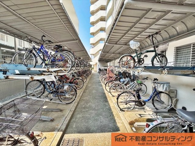 ユニハイム東灘の駐輪場