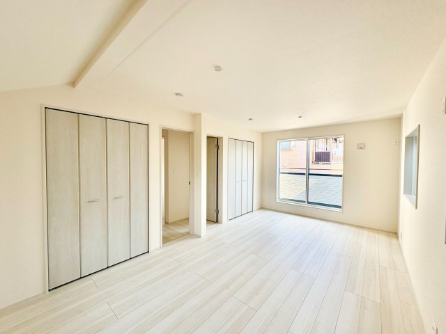 《仲介手数料半額》ふじみ野市西原1丁目　全5棟　5号棟の居間・リビング|洋室10.5帖※将来2部屋に区切る事の出来るフレキシブルタイプの居室