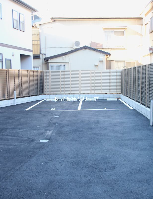 リライア横濱鶴見の駐車場