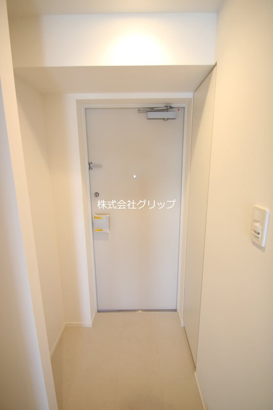 横浜市鶴見区鶴見中央５丁目の賃貸マンションの玄関