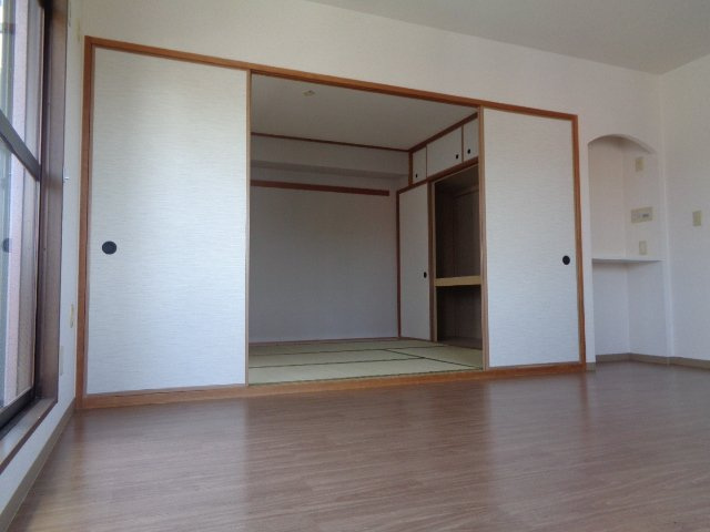 パティオ岸和田の居間・リビング