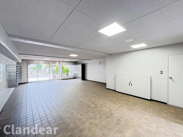 ローズタウン草加　Ａ棟　のロビー|ドキドキの新生活も、安心してスタート。ぴったりの住まいを見つけませんか？クランディアが一緒に住まい選びをサポートします‼　まずは、お気軽にお問合せください　＃クランディア