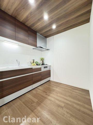 ローズタウン草加　Ａ棟　のキッチン|ドキドキの新生活も、安心してスタート。ぴったりの住まいを見つけませんか？クランディアが一緒に住まい選びをサポートします‼　まずは、お気軽にお問合せください　＃クランディア