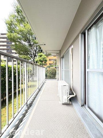 ローズタウン草加　Ａ棟　のバルコニー|ドキドキの新生活も、安心してスタート。ぴったりの住まいを見つけませんか？クランディアが一緒に住まい選びをサポートします‼　まずは、お気軽にお問合せください　＃クランディア