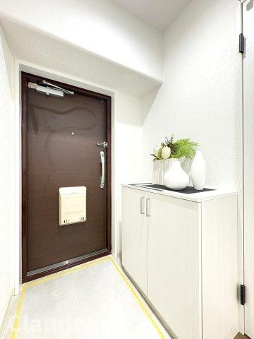 ローズタウン草加　Ａ棟　の玄関|ドキドキの新生活も、安心してスタート。ぴったりの住まいを見つけませんか？クランディアが一緒に住まい選びをサポートします‼　まずは、お気軽にお問合せください　＃クランディア