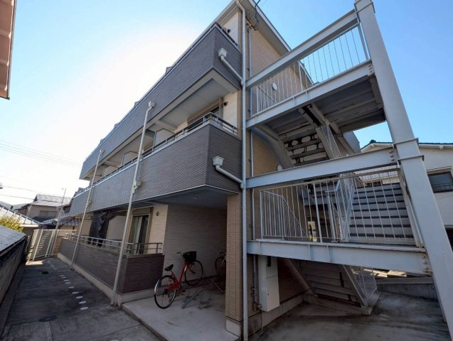 ルクール江坂の外観