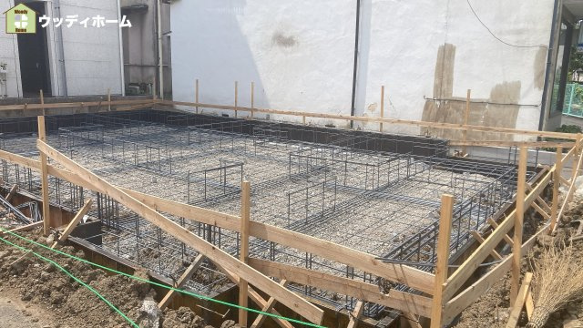川口市安行慈林　新築一戸建ての前面道路含む現地写真