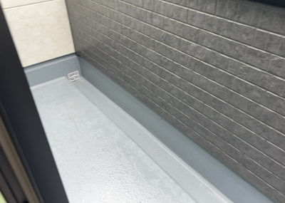 【バルコニー】 | 楢原町新築戸建 | バルコニーは、室外の専用スペースのうち、「屋根がなく開放された空間」であるものを指します。ベランダより広いタイプのものが多く、日当たりもよいため家庭菜園などを楽しみたい人にとって適した環境となります。