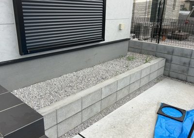 【庭】 | 楢原町新築戸建 | 庭があることでガーデニングや家庭菜園はもちろん、こどもの遊び場やペットを放して遊ぶことができます。また、家の周囲に余裕があるということです。隣地との間があれば、十分な日当たりと、風通しが確保できます。