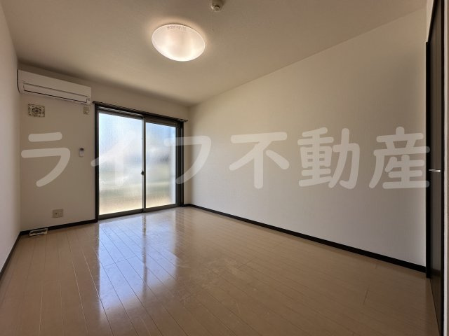 エスティームⅡ番館の居間・リビング