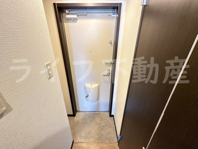 エスティームⅡ番館の玄関