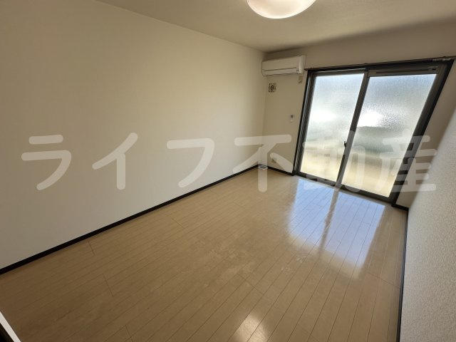 エスティームⅡ番館の居間・リビング