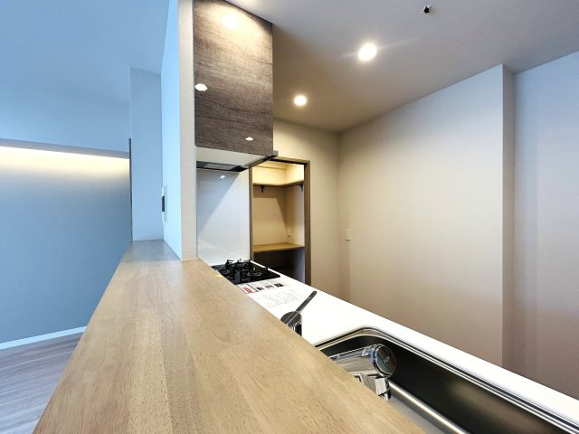 内装も外観も綺麗でしょ♪横浜駅まで平坦で徒歩１０分の立地だから通勤にもGOOD☆『クリオ横浜伍番館』リノベーションのキッチン|キッチンです