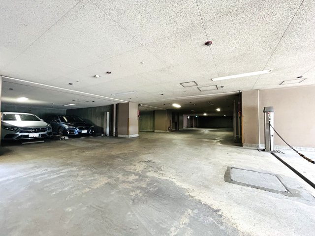 内装も外観も綺麗でしょ♪横浜駅まで平坦で徒歩１０分の立地だから通勤にもGOOD☆『クリオ横浜伍番館』リノベーションの駐車場|駐車場があるので、車を買う予定の方も安心です