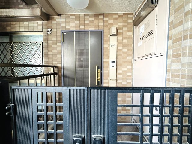 内装も外観も綺麗でしょ♪横浜駅まで平坦で徒歩１０分の立地だから通勤にもGOOD☆『クリオ横浜伍番館』リノベーションのその他共用部分
