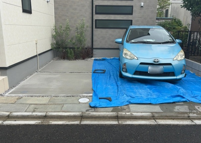 【駐車場】 | 東大沼新築戸建 | 駐車場と明記されていても、最小スペースでつくられた駐車場だと大型車は駐車できなかったり、出入りしにくくなったりする可能性があります。お車のサイズと購入したい物件の駐車場のサイズを現地で確認しましょう。