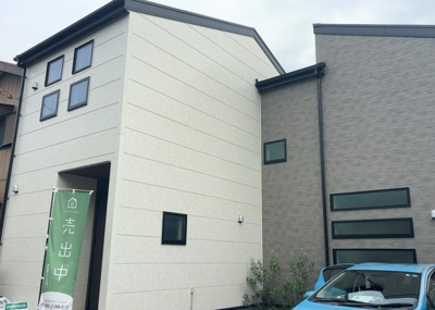 【構造・工法・仕様】 | 東大沼新築戸建 | 木造住宅とは土台、壁、柱など建築物の強度を支える構造体の材に木が使用されている構造を指します。構造体は建物の自重を支えるだけではなく風圧や水圧、積裁荷重などあらゆる衝撃に耐えるための基礎です。