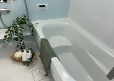 【浴室】 | 東大沼新築戸建 | 入浴時の快適さも大事なことですが、綺麗な状態を維持できなければ気持ちよく入浴できません。毎日の掃除が楽という点は大事なポイントになります！カビが生えにくく掃除がしやすい、壁や浴槽を選ぶといいでしょう。