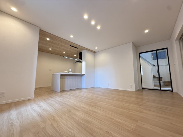 名古屋市瑞穂区東栄町八丁目戸建の居間・リビング|居間です