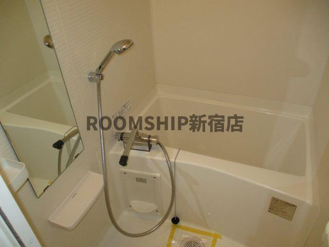 方南町テラスハウスWの浴室