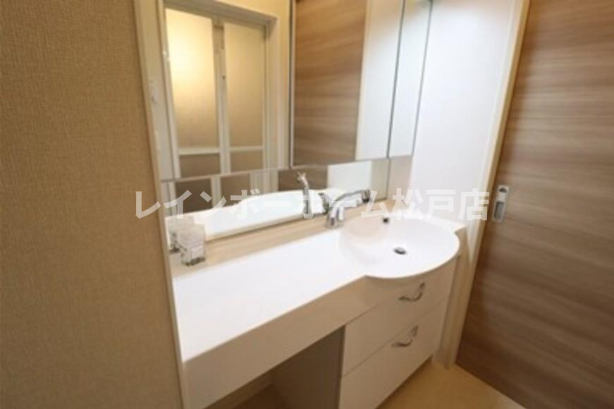 仲介手数料（賃料の1.10ヵ月）の50％OFF対象物件！の独立洗面台