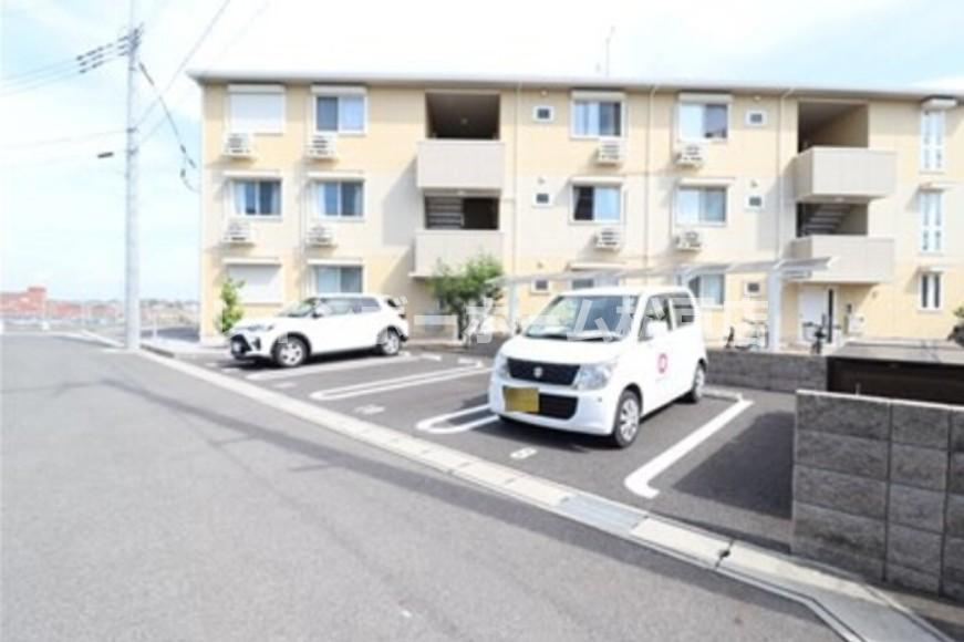仲介手数料（賃料の1.10ヵ月）の50％OFF対象物件！の駐車場