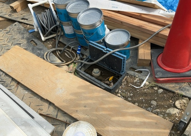 【設備】 | 元本郷町新築戸建 | 敷地内には、散水栓や立水栓があります。水道水を直接利用できるため、水を運ぶ手間を省くことが出来ます。大量の水を必要とする洗車作業や清掃などに役立ちます。その他設備とあわせて、現地でご確認ください。