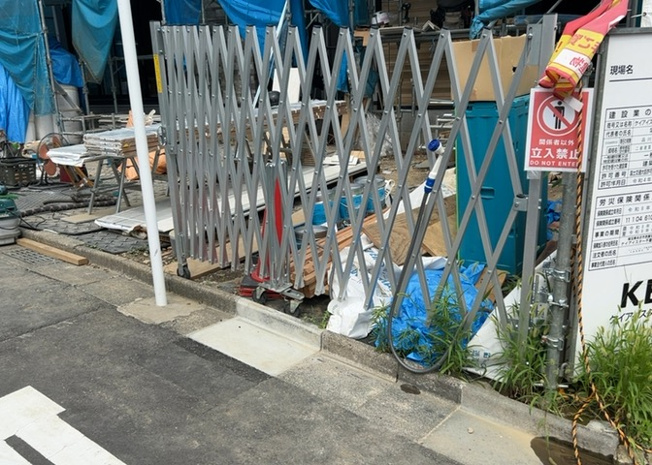 【駐車場】 | 元本郷町新築戸建 | 駐車場と明記されていても、最小スペースでつくられた駐車場だと大型車は駐車できなかったり、出入りしにくくなったりする可能性があります。お車のサイズと購入したい物件の駐車場のサイズを現地で確認しましょう。