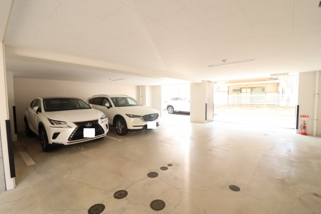 J・grace河原町の駐車場