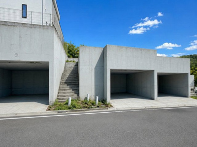 【前面道路含む現地写真】 | ◆町田市上小山田町　建築条件なし売地　区画3◆ | ◆前面道路も幅員があり車の運転も安心！前面道路は閑静な住宅地。車通りの少ない道路です。お子様にも安心です。