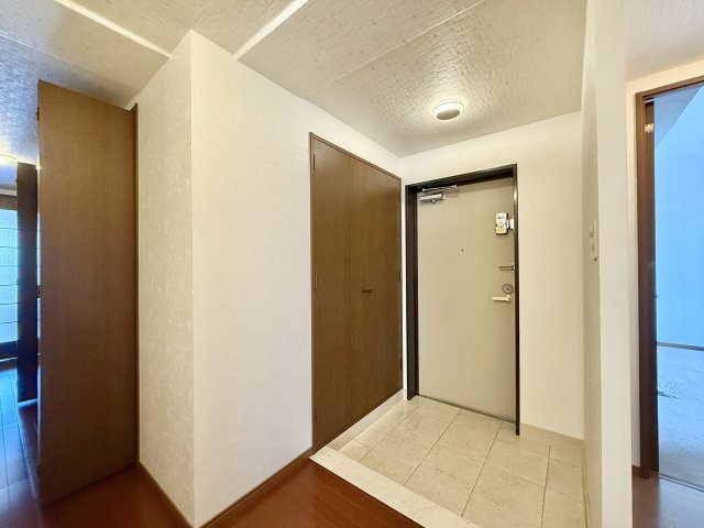 日岡町パークハウスの玄関