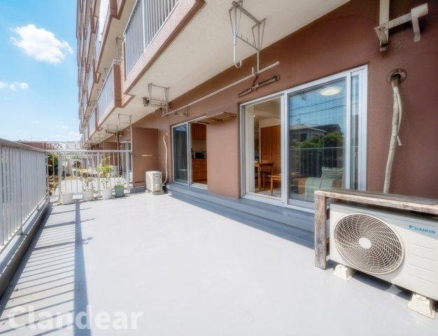 メルヘンシャトー草加のバルコニー|ドキドキの新生活も、安心してスタート。ぴったりの住まいを見つけませんか？クランディアが一緒に住まい選びをサポートします‼　まずは、お気軽にお問合せください　＃クランディア