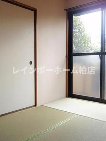 特典：仲介手数料が無料です!!の内装|明るい色調の室内です