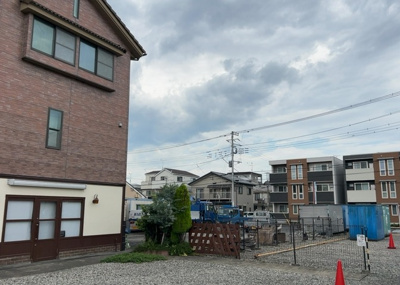 【展望】 | 元横山町新築戸建 | 土地の地勢が高台の場合、景色を綺麗にみることができ、景色にこだわってお家探ししている方におすすめです！また平坦地よりも風通しがいいというメリットがあります。デメリットもあるので是非現地でご確認下さい。