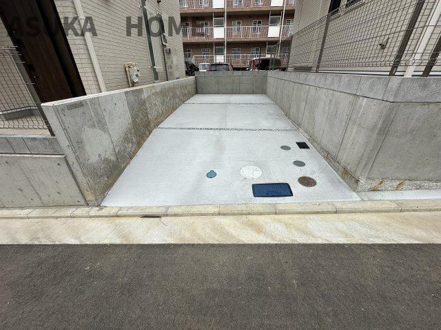 港北区鳥山町新築戸建ての駐車場|駐車場代がかからないのは戸建てならでは！環境に左右されずに駐車場を確保できます。
