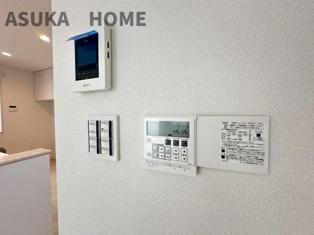 港北区鳥山町新築戸建ての設備|足元からお部屋をポカポカ暖めてくれる床暖房つき。風がでないので冬の乾燥対策にも◎な設備です。