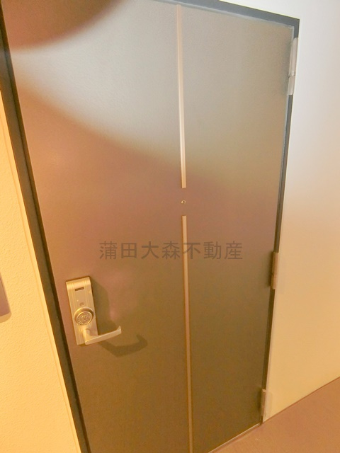 レジディア蒲田の玄関