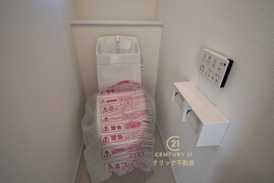 ハートフルタウン 　水戸市千波町420番　Bのトイレ|１階と２階、２ヶ所に清潔なトイレ。お掃除しやすいシンプルなデザイン。
毎日使う空間と機能だから、いつまでも清潔なスペースであってほしいのがトイレです。