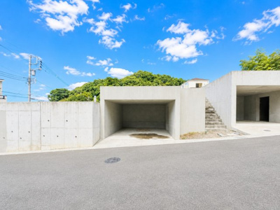 【外観】 | ◆町田市上小山田町　建築条件なし売地　区画7◆ | ◆爽やかな青空の下に贅沢なほどに降り注ぐ陽光、豊かな居住性と、クオリティが見事に調和した住空間は、住まうことの喜びを感じさせてくれます。ゆとりある広い敷地で開放的なお住まいです。