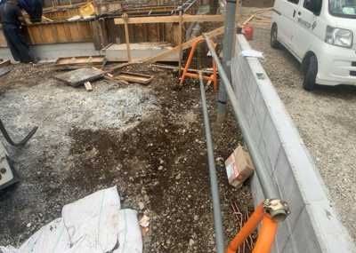 【設備】 | 寺田町新築戸建 | 敷地内には、散水栓や立水栓があります。水道水を直接利用できるため、水を運ぶ手間を省くことが出来ます。大量の水を必要とする洗車作業や清掃などに役立ちます。その他設備とあわせて、現地でご確認ください。